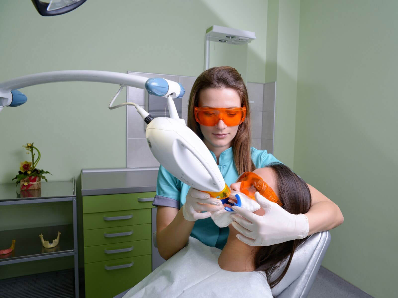 The Science Behind Professional Teeth Whitening Gels